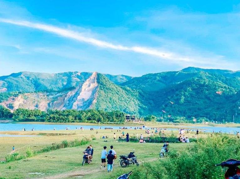 Cắm trại Hồ Đồng Chanh
