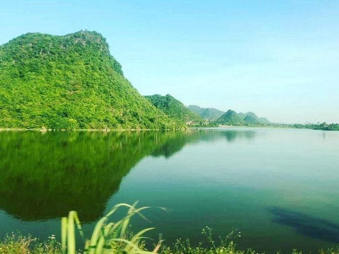 Hồ Đồng Thái - một địa điểm mới lạ với vẻ đẹp hoang sơ lãng mạn thu hút rất nhiều lượt khách