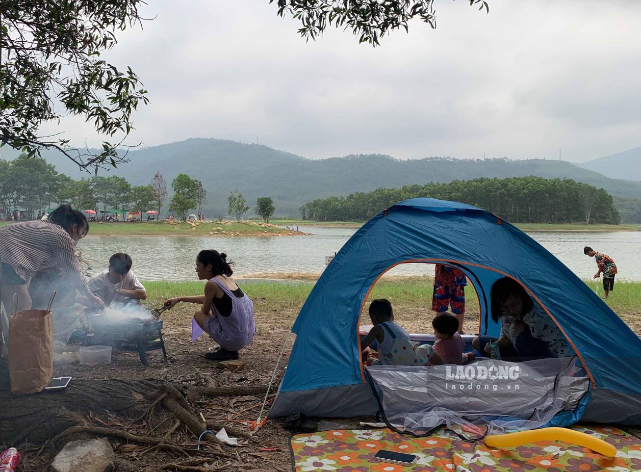Cắm trại Hồ Yên Trung